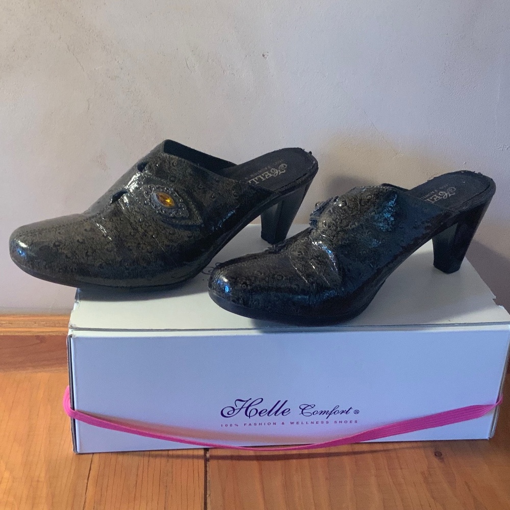 Woman’s Slip On Mule Heel